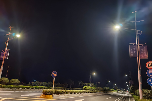 Projet de lampadaire hybride éolien-solaire, port de Sheyang, ville de Yancheng